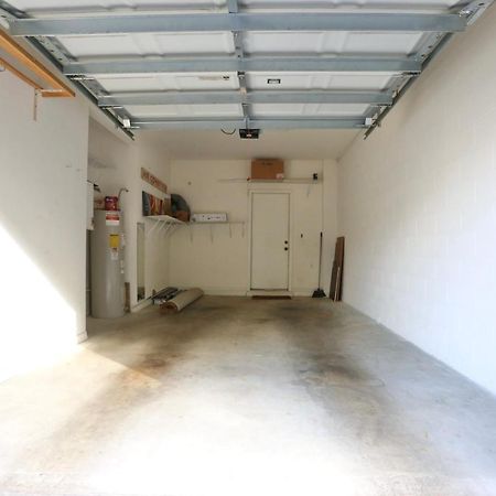 Nomad Retreat King Bed Boutique Condo W Garage Gainesville Exteriör bild