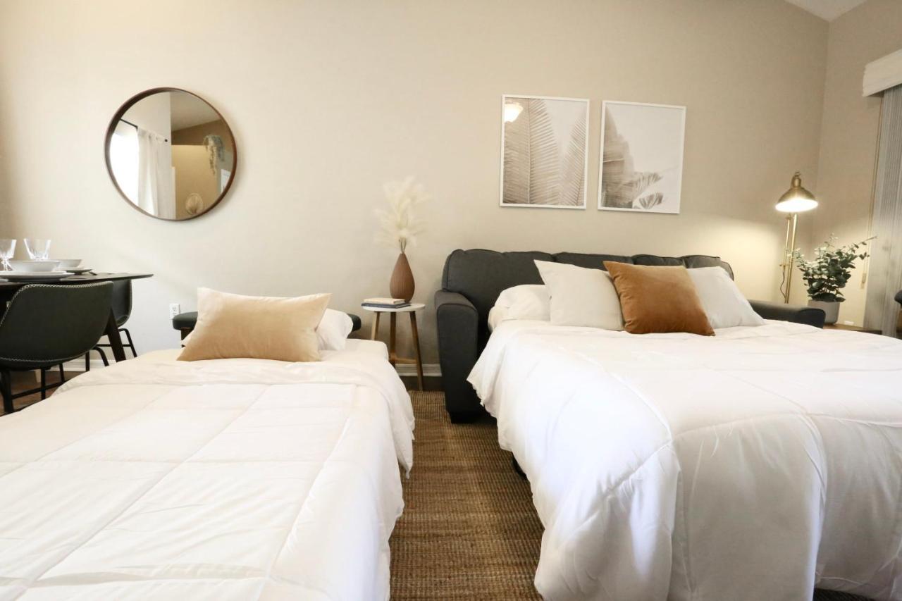 Nomad Retreat King Bed Boutique Condo W Garage Gainesville Exteriör bild