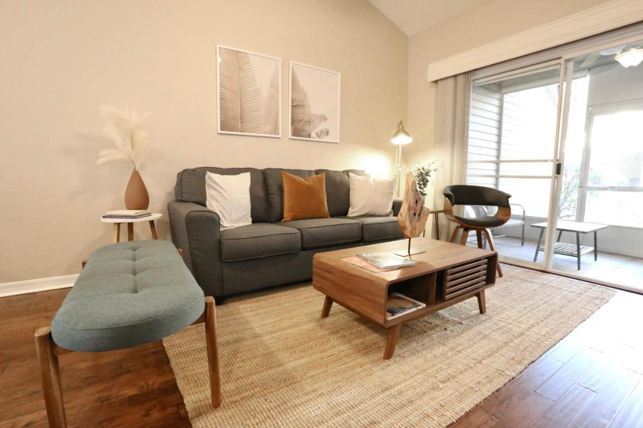 Nomad Retreat King Bed Boutique Condo W Garage Gainesville Exteriör bild